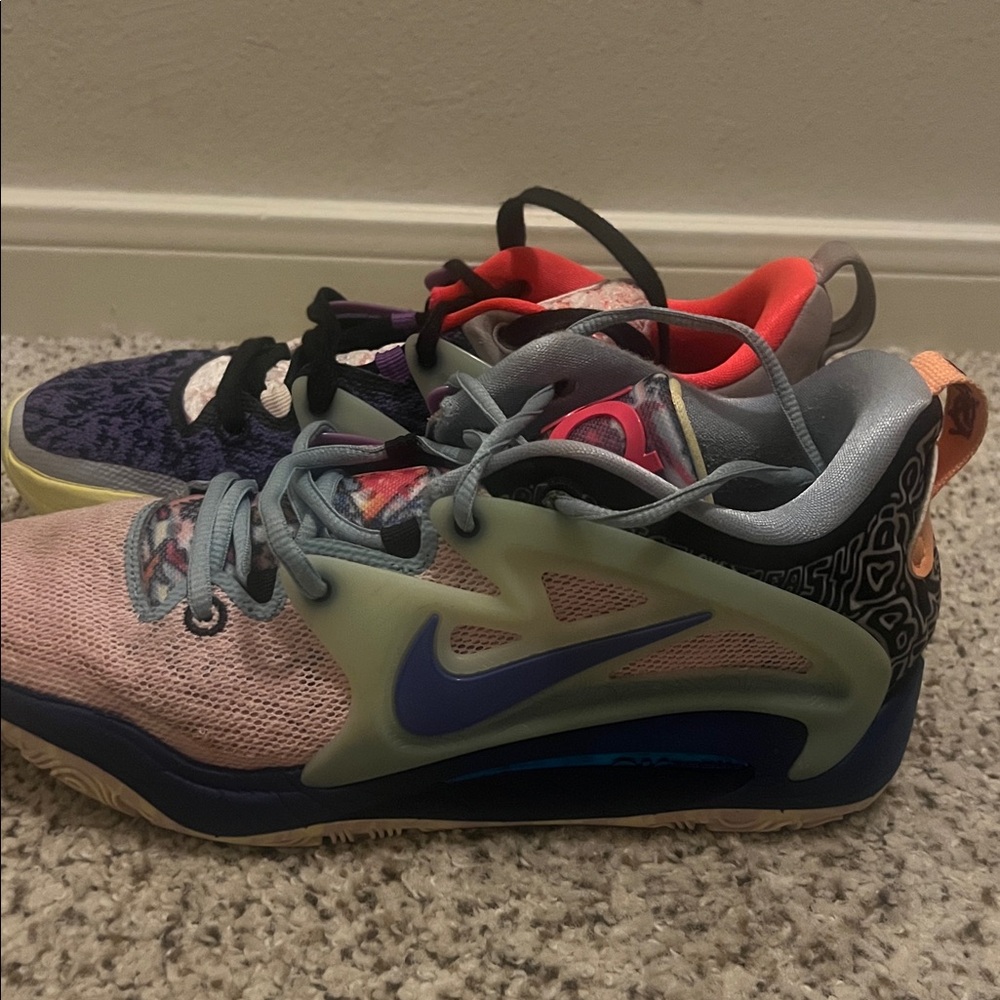 Nike Colorful Mixed-Tone Sneakers